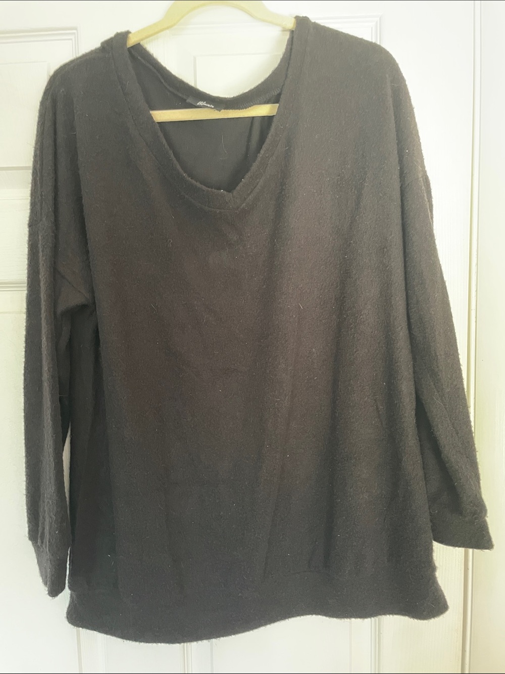 Classic V-Neck Sweater - Black